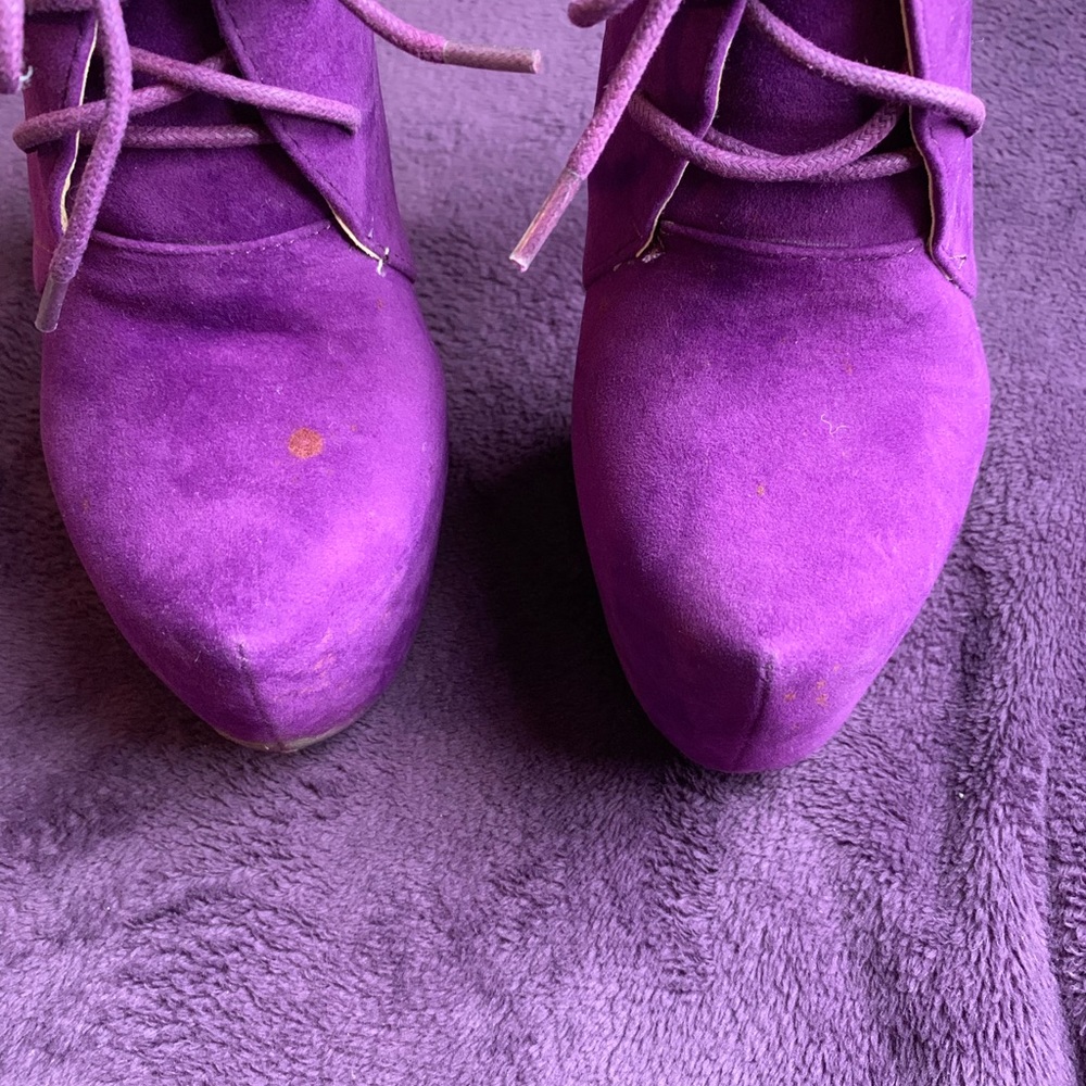 Heels - Picture 3 of 3